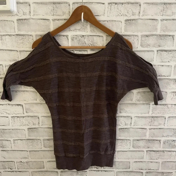Women’s Express 1/2 sleeve scoop neck open shoulder brown sweater XS - Picture 1 of 2